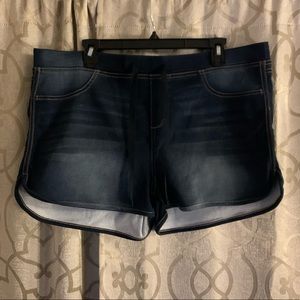 NWOT Stretch Denim Mid-Ride Shorts